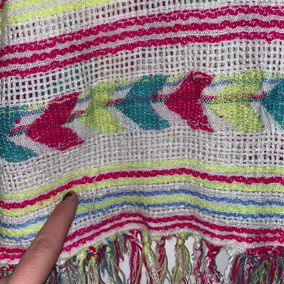 3/$30 Billabong Crop Top - Picture 9 of 9